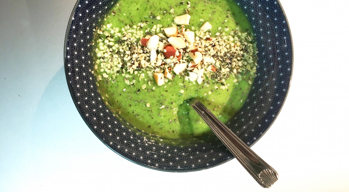 green-smoothie-bowl-02